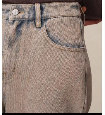 高腰直脚のジーンズパンツ